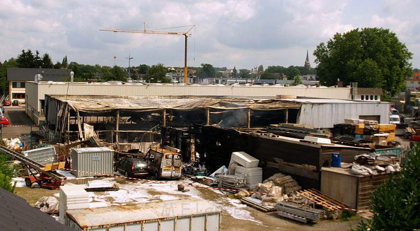 Feuer Halle Siegburg Gewerbegebiet Zange P291.JPG